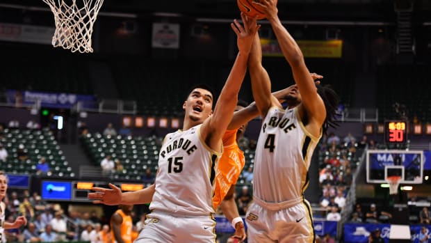 Zach Edey rebounding for Purdue.